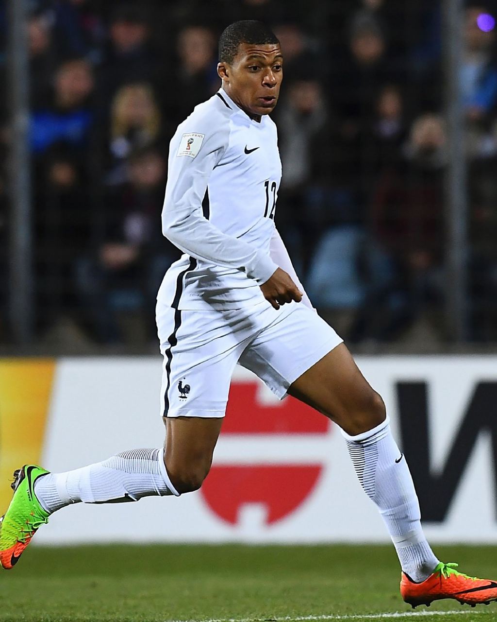 球人身后保 球人身后保